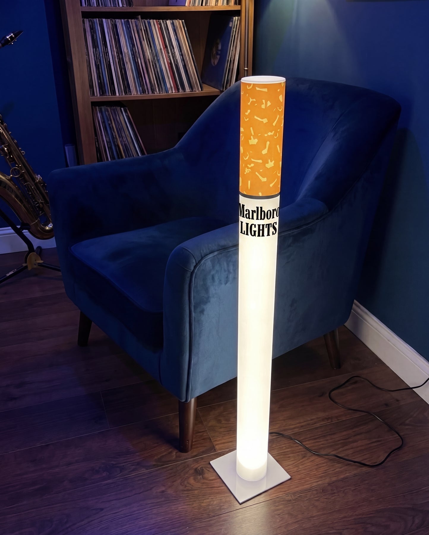 XXL Vintage Marlboro Lamp 95cm – Giant Vintage Cigarette Floor Lamp | Man Cave & Home Bar Decor