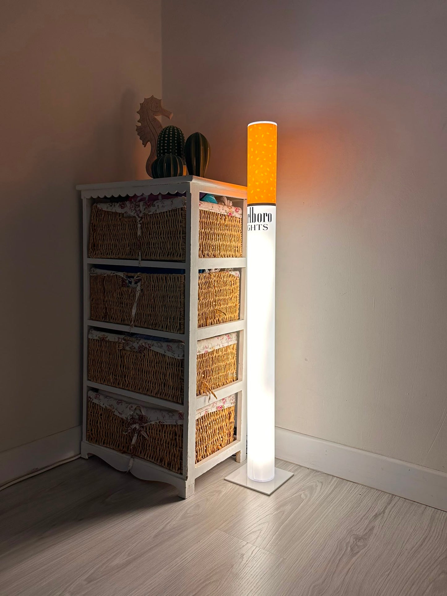 Vintage Marlboro Lamp 95cm – Giant Vintage Cigarette Floor Lamp | Man Cave & Home Bar Decor